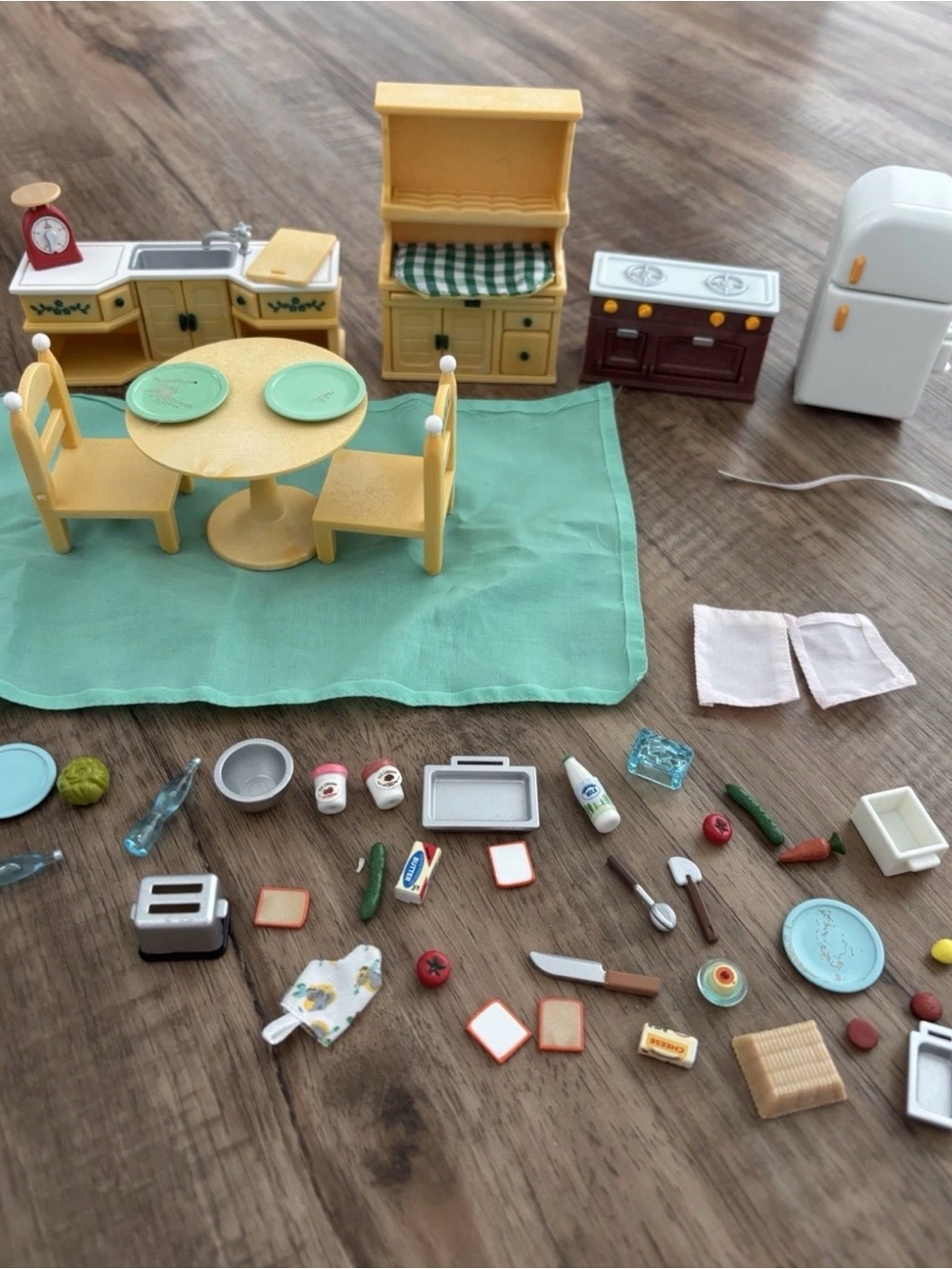 Calico Critters Sylvanian Kozy Kitchen  Furniture and  Accessories Lot 50+ piece